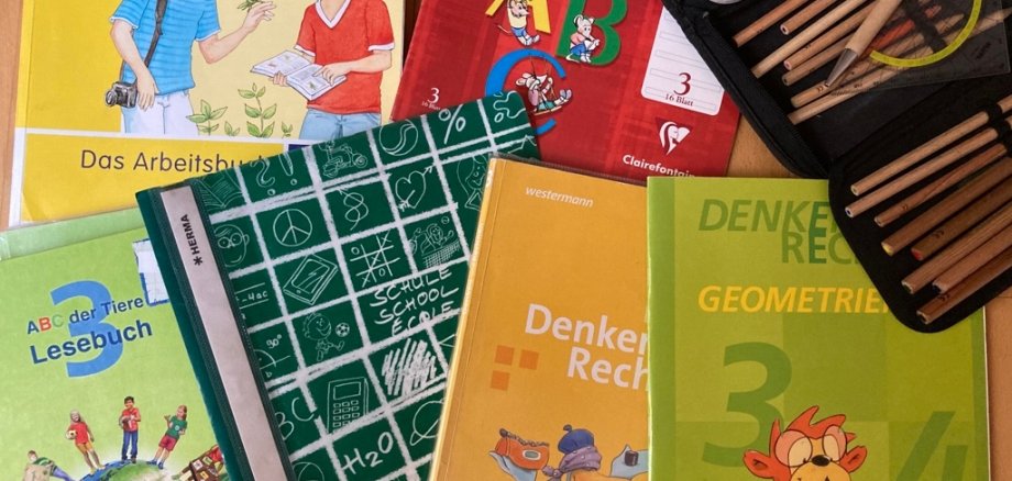 Schulbücher Symbolbild