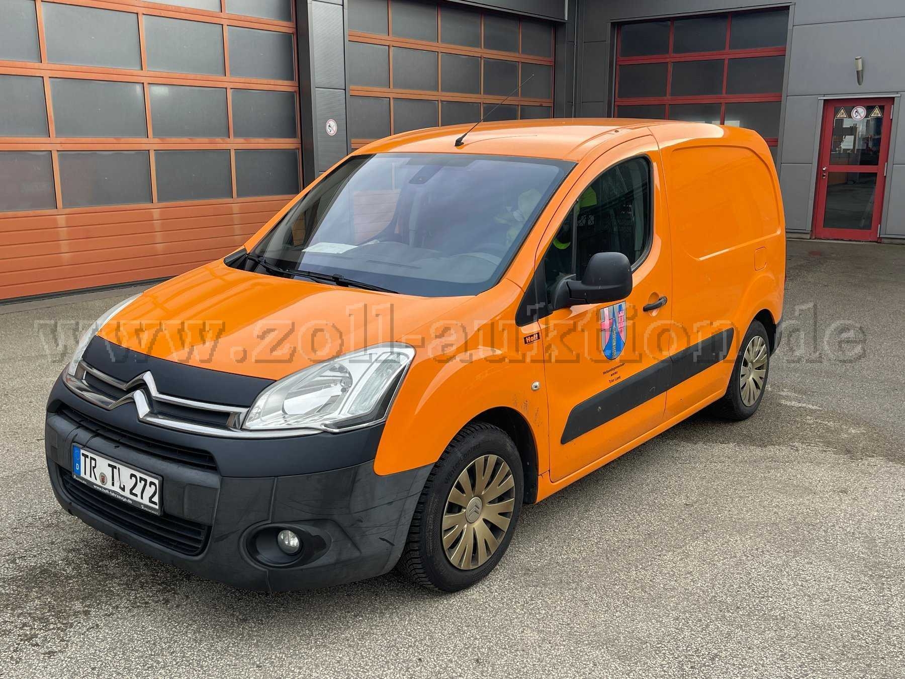 Das Wasserwerk Trier-Land verkauft zwei Fahrzeuge bei „Zoll-Aktion“