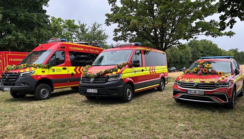 Einsegnung neuer Feuerwehrautos