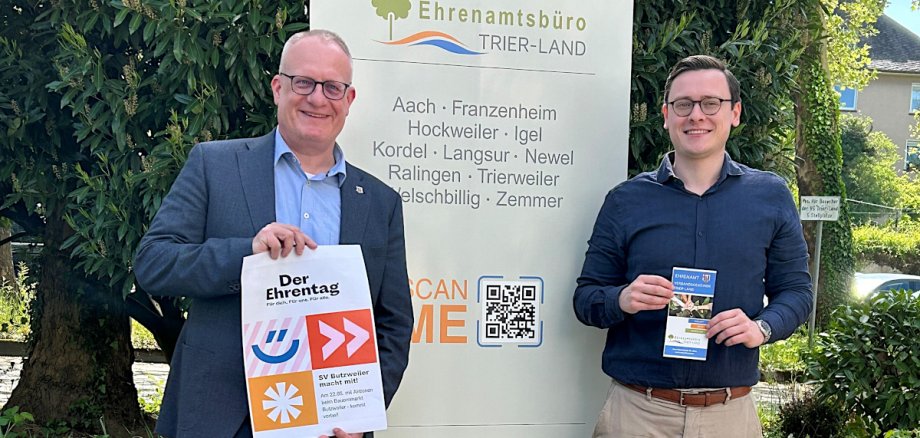 Bürgermeister Michael Holstein und Ehrenamtsbeauftragter Christian Weiß blicken zurück auf das erste Jahr Ehrenamtsbüro Trier-Land