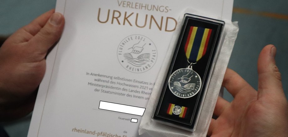 Fluthilfemedaille 2021 und Urkunde